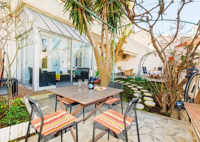 Little Garden Yourhosthelper Cannes